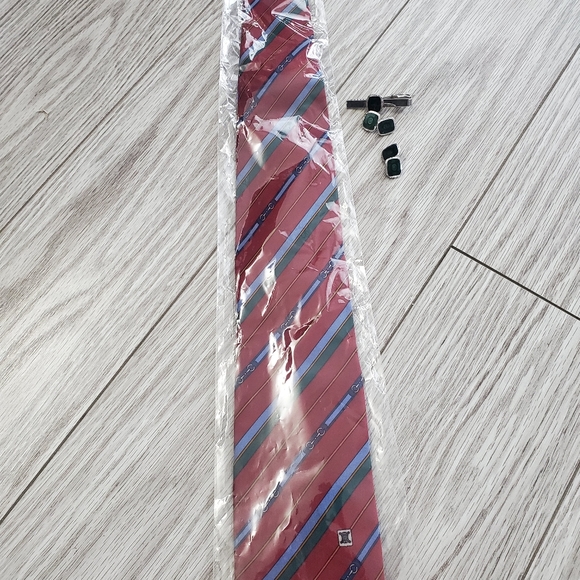 Celine Tie - Picture 7 of 9